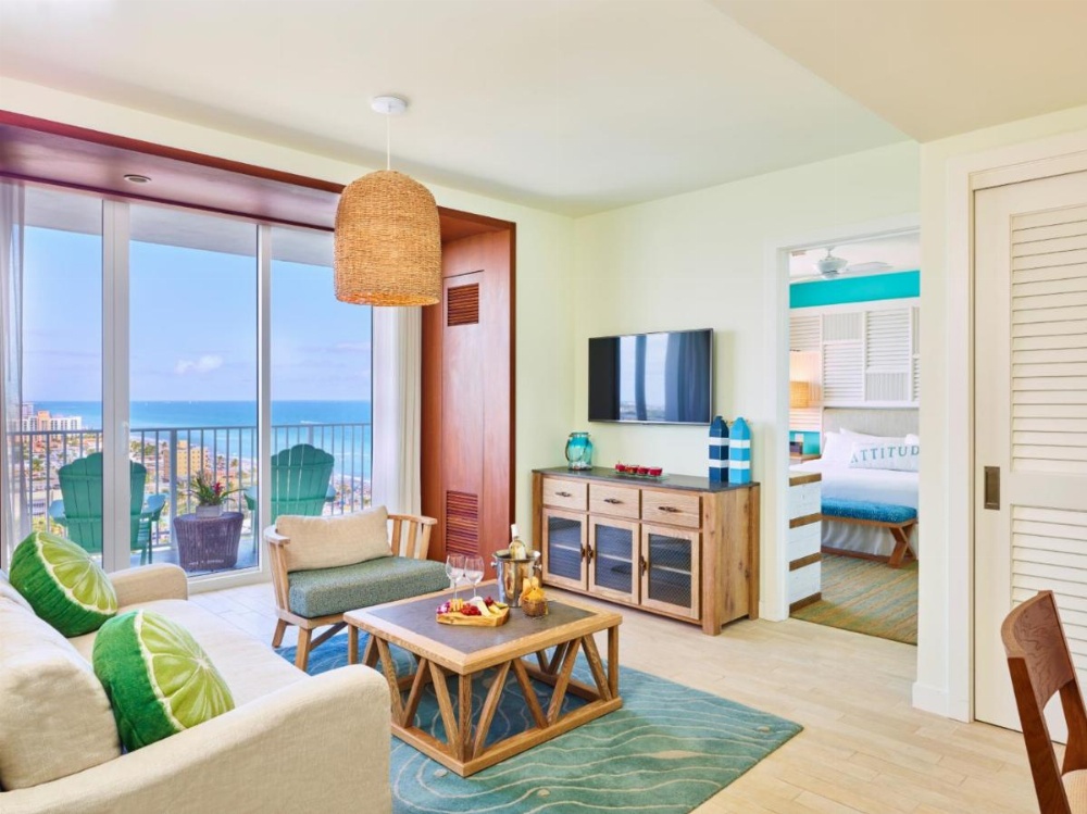 One-Bedroom Deluxe King Suite Partial Ocean View